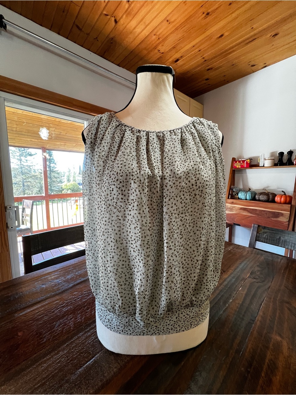 Ann Taylor - sleeveless blouse